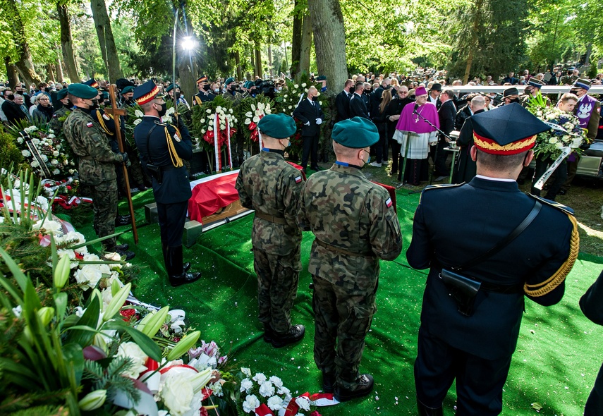 Ostatnie pożegnanie Jerzego Wilka. Obecni premier i prezes PiS zdjęcie nr 239954