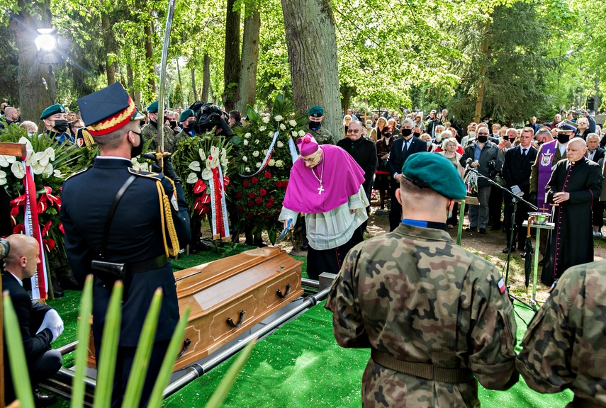 Ostatnie pożegnanie Jerzego Wilka. Obecni premier i prezes PiS zdjęcie nr 239962