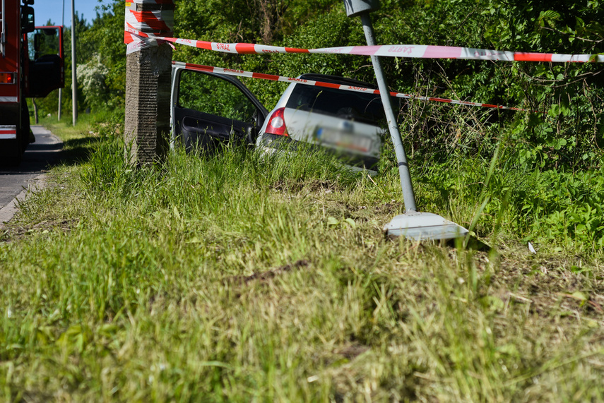 22-latek uderzył w lampę na ul. Mazurskiej zdjęcie nr 240528