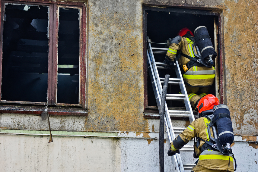 Pożar budynku usługowego na Zawadzie zdjęcie nr 240719