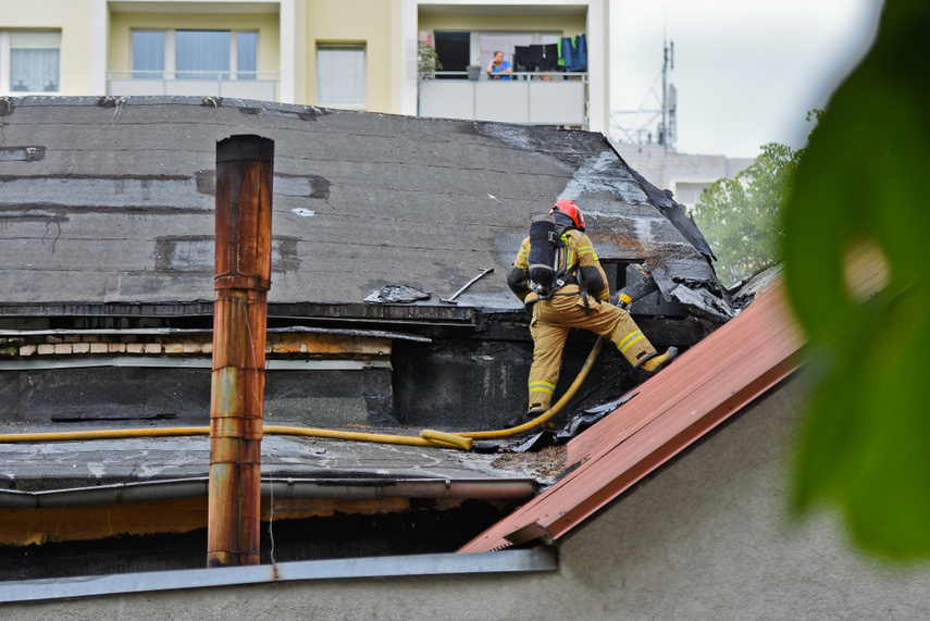 Pożar budynku usługowego na Zawadzie zdjęcie nr 240727