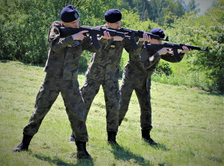 Uczniowie na szkoleniu u terytorialsów zdjęcie nr 241176