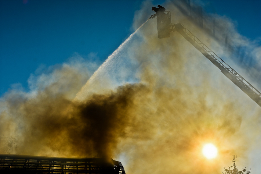 Pożar lakierni przy Grochowskiej zdjęcie nr 243779