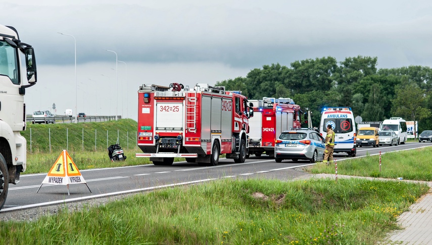 Wypadek 79-latka w Kazimierzowie zdjęcie nr 244173