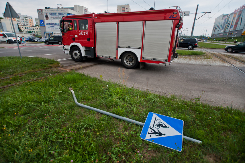 Zderzenie citroena z volvo na ul. Węgrowskiej zdjęcie nr 245017