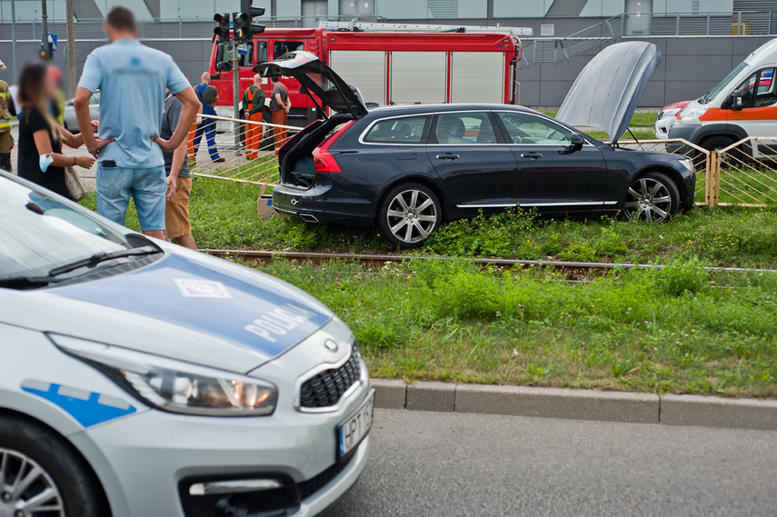 Zderzenie citroena z volvo na ul. Węgrowskiej zdjęcie nr 245025