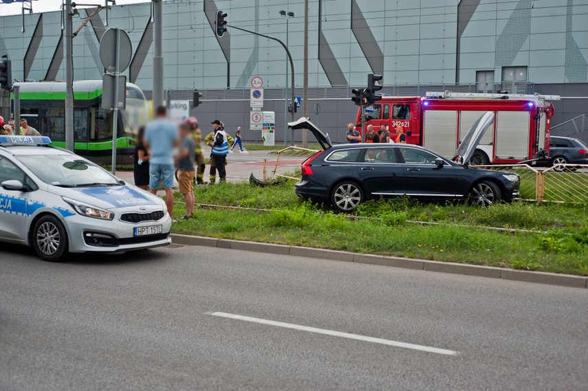 Zderzenie citroena z volvo na ul. Węgrowskiej zdjęcie nr 245012