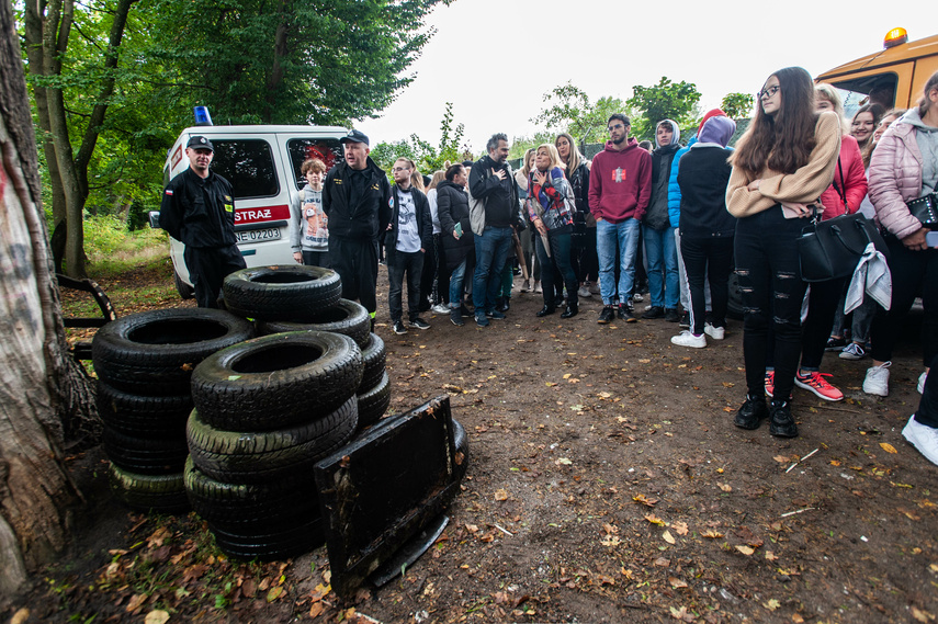 Wystarczyła godzina, by zebrać górę śmieci.... zdjęcie nr 248500