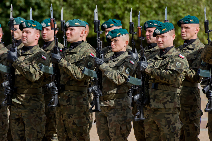 Pułk ze sztandarem zdjęcie nr 248724