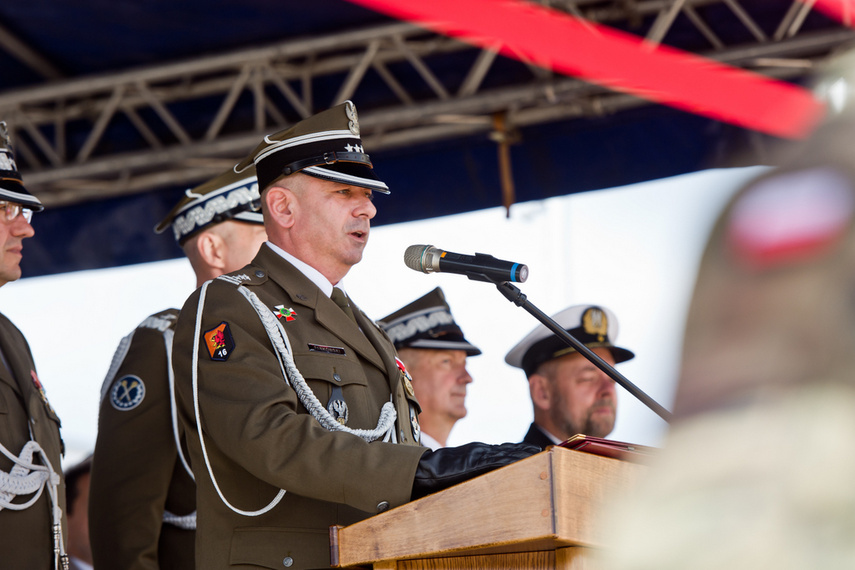 Pułk ze sztandarem zdjęcie nr 248715