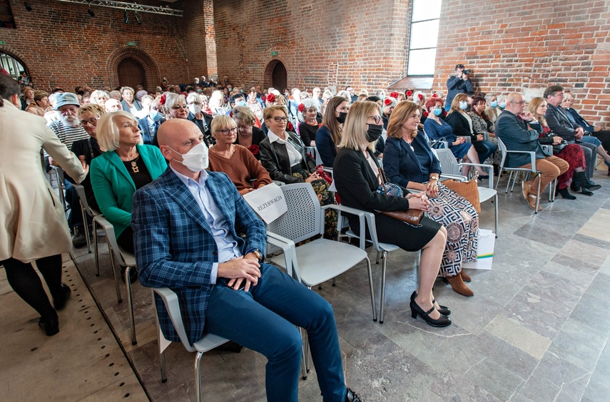 „Dobra wola, chęć działania i serce na dłoni”. Inauguracja w UTWiON zdjęcie nr 249508