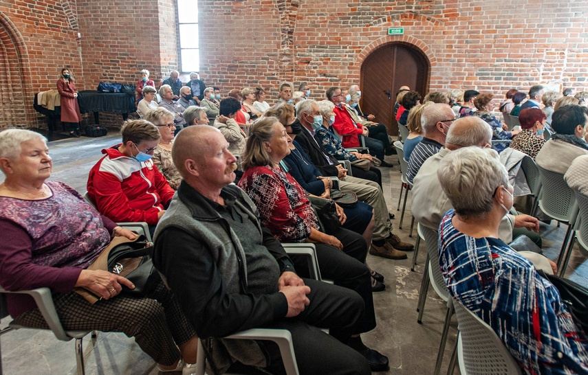 „Dobra wola, chęć działania i serce na dłoni”. Inauguracja w UTWiON zdjęcie nr 249506