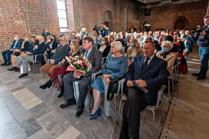 „Dobra wola, chęć działania i serce na dłoni”. Inauguracja w UTWiON zdjęcie nr 249503