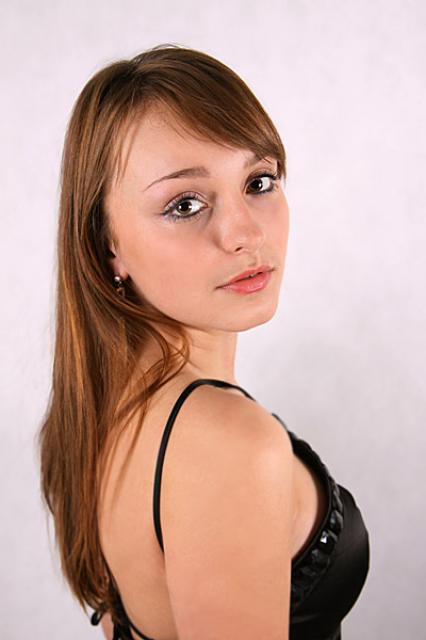 15. Natalia Ziętarska -  Pochodzi z  Kątów Rybackich. Ma 17 lat. 168 cm wzrostu. Wymiary: 88/64/92  
Uczennica