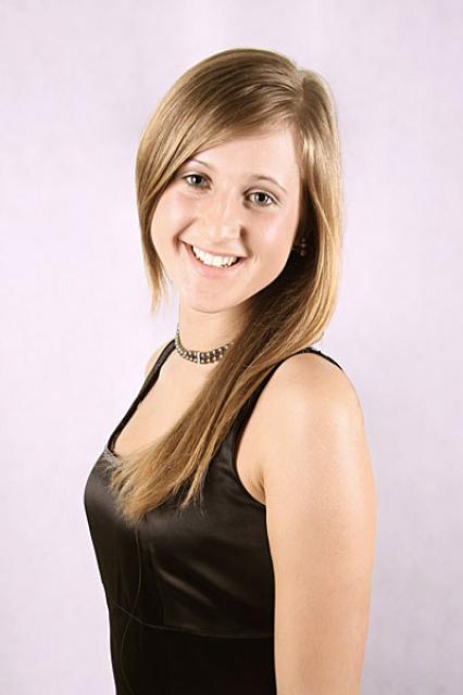 20. Agnieszka Malecka - Gimnazjalistka z Elbląga
Ma 16 lat. 182 cm wzrostu. Wymiary: 91/ 67/ 99
Interesuje się