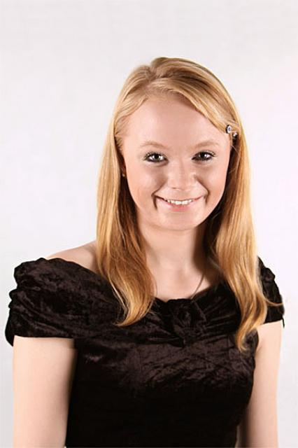 12. Aleksandra Jagielska - Rodowita Elblążanka
Ma 15 lat. 165 cm wzrostu. Wymiary: 84/ 67/ 87
Uczennica