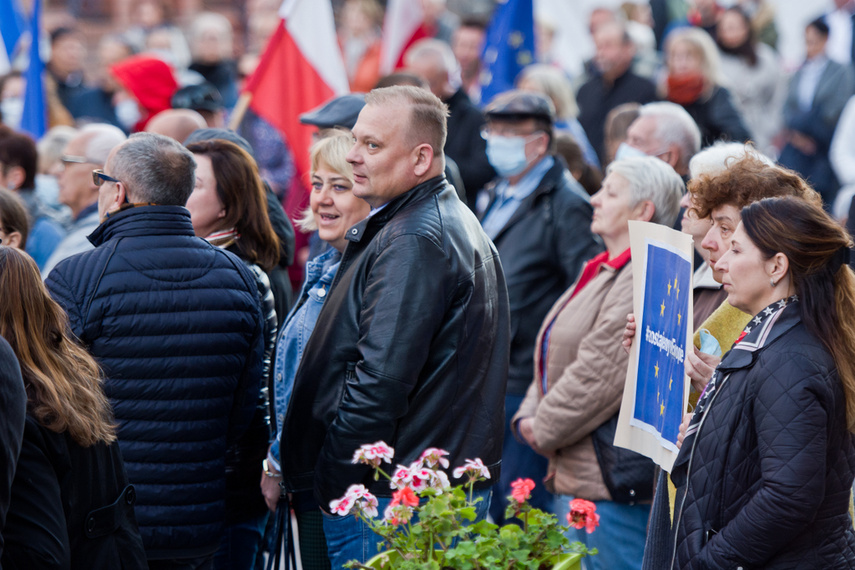 "Zostajemy w Europie". Prounijna pikieta w Elblągu zdjęcie nr 249810