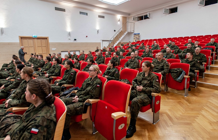 "Wrócił na swoje miejsce"  zdjęcie nr 250570