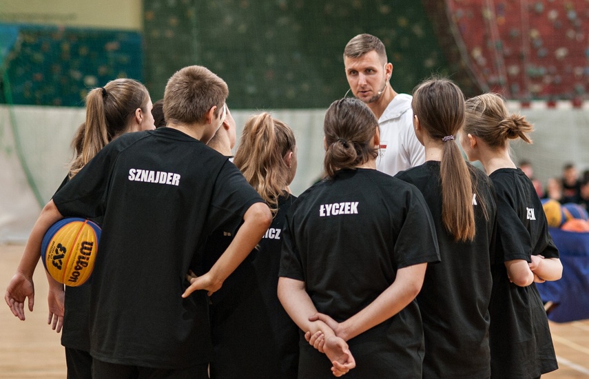 Koszykarze w czwartym liceum zdjęcie nr 251128