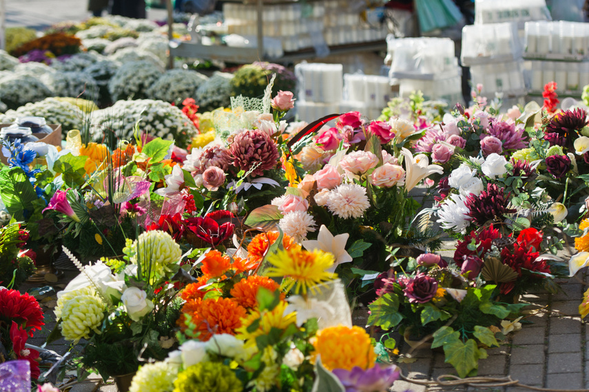 Elblążanie odwiedzają groby bliskich zdjęcie nr 251320