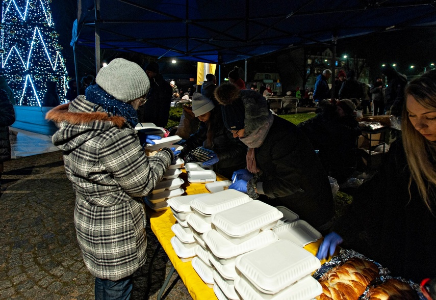 „Nie jesteś sam”, czyli wigilia na placu Dworcowym zdjęcie nr 253390