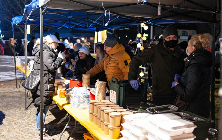 „Nie jesteś sam”, czyli wigilia na placu Dworcowym zdjęcie nr 253399