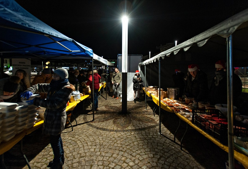 „Nie jesteś sam”, czyli wigilia na placu Dworcowym zdjęcie nr 253391