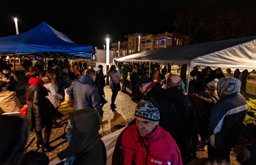 „Nie jesteś sam”, czyli wigilia na placu Dworcowym zdjęcie nr 253403