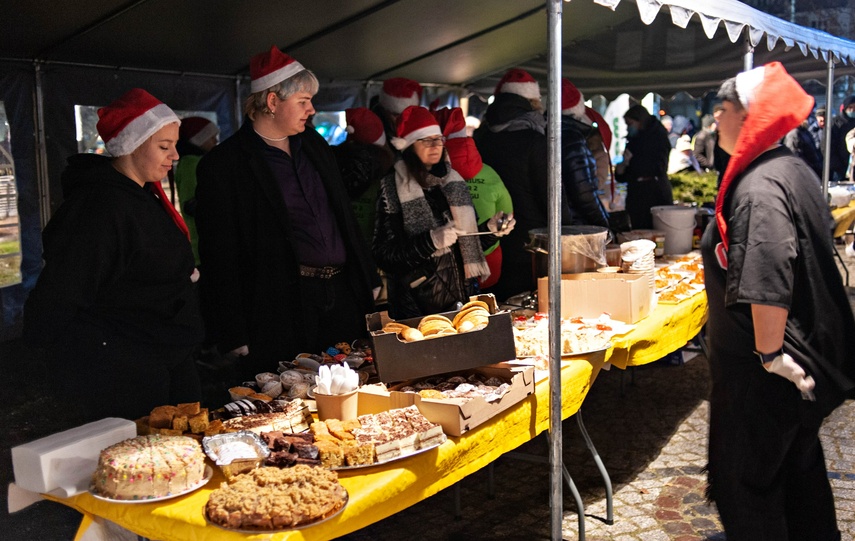„Nie jesteś sam”, czyli wigilia na placu Dworcowym zdjęcie nr 253400
