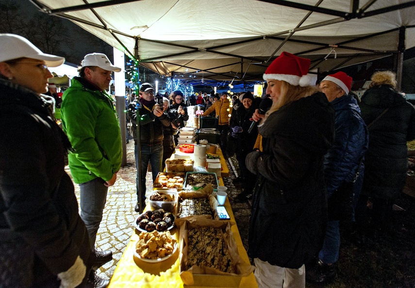„Nie jesteś sam”, czyli wigilia na placu Dworcowym zdjęcie nr 253405