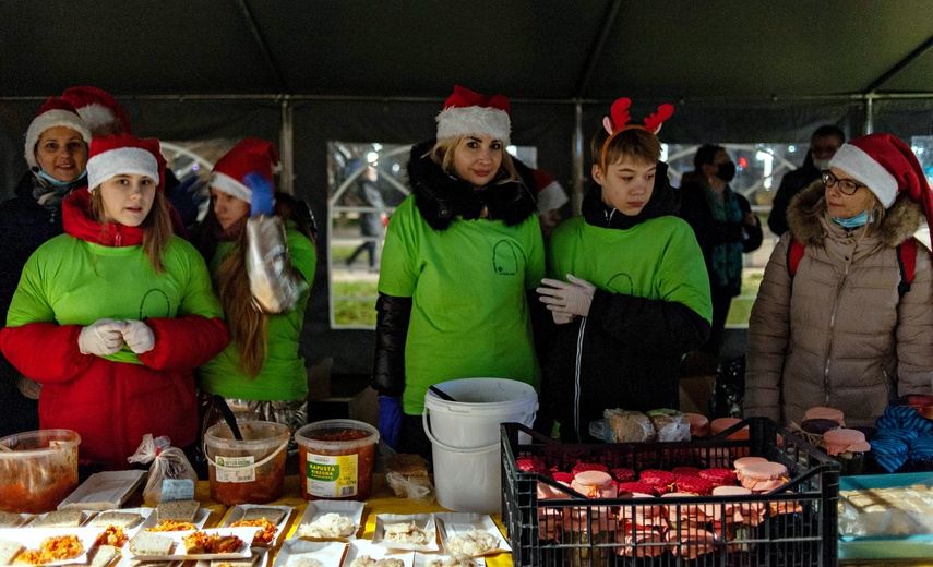 „Nie jesteś sam”, czyli wigilia na placu Dworcowym zdjęcie nr 253407