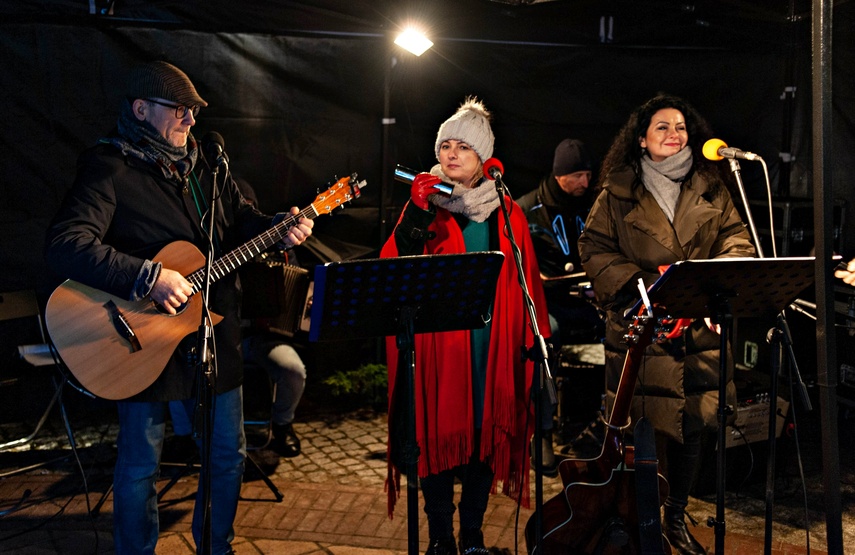 „Nie jesteś sam”, czyli wigilia na placu Dworcowym zdjęcie nr 253395