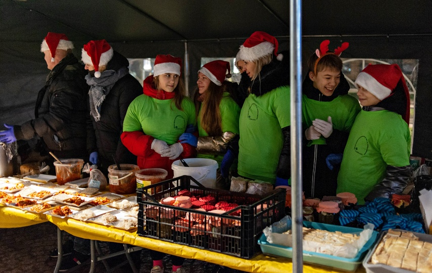 „Nie jesteś sam”, czyli wigilia na placu Dworcowym zdjęcie nr 253408