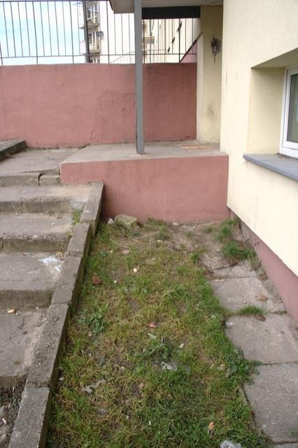 Śmieci pod oknem zniknęły.