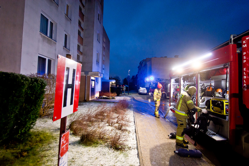 Pożar na trzecim piętrze, trzy osoby poszkodowane zdjęcie nr 256364