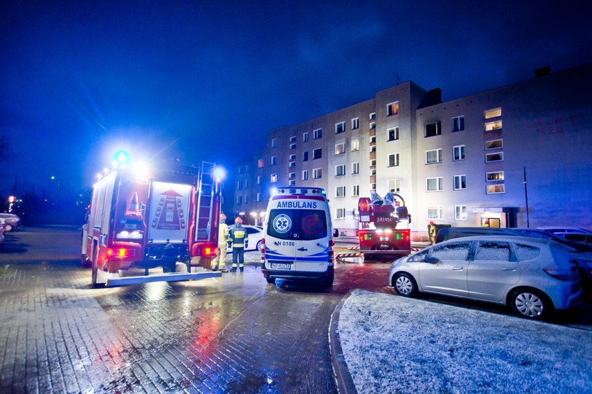 Pożar na trzecim piętrze, trzy osoby poszkodowane zdjęcie nr 256358