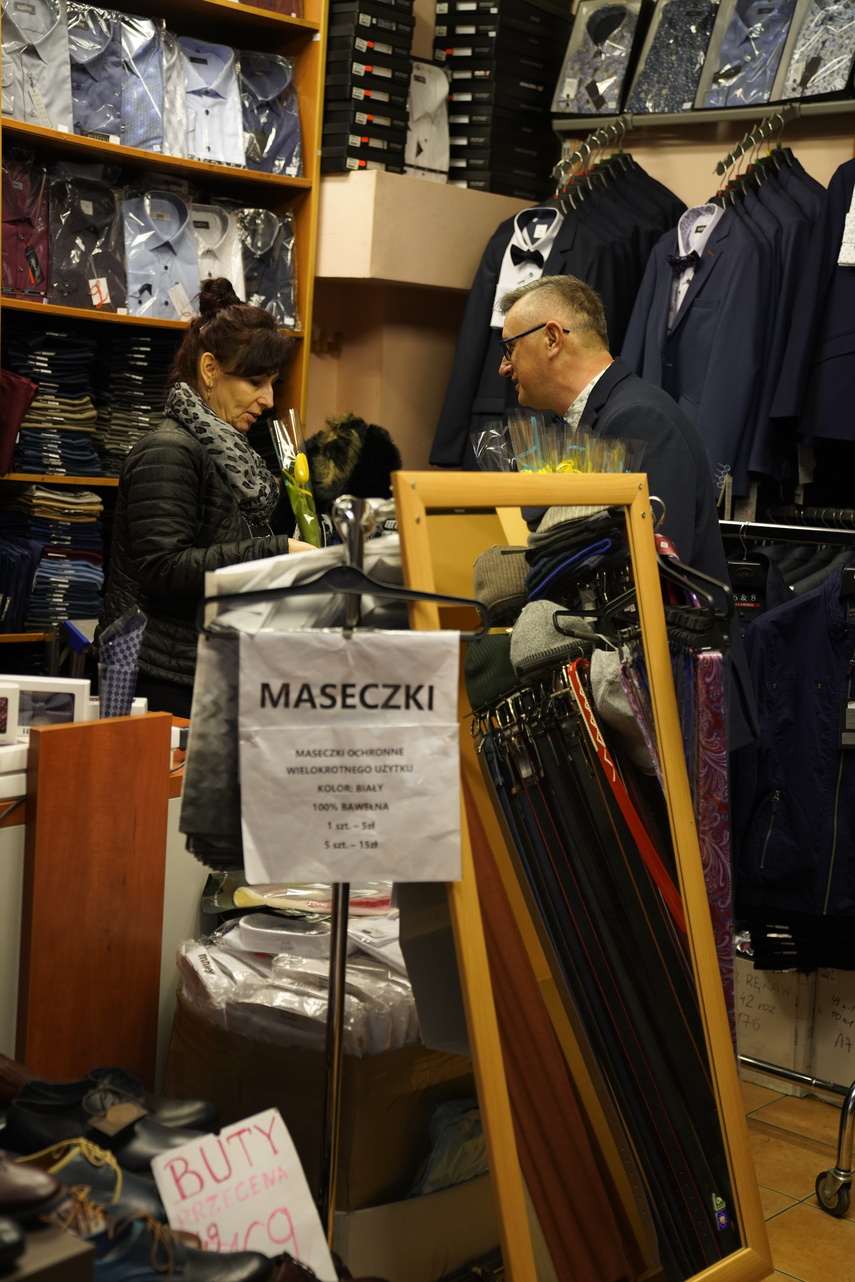 Żółte tulipany dla elblążanek od Ruchu Polska 2050 z okazji Dnia Kobiet  zdjęcie nr 257027