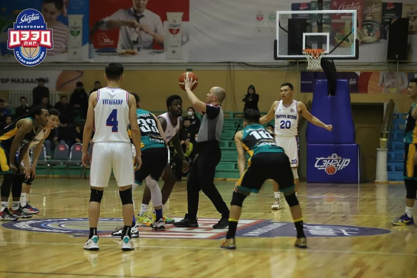 Elblążanie sędziują w Mongolii zdjęcie nr 257094