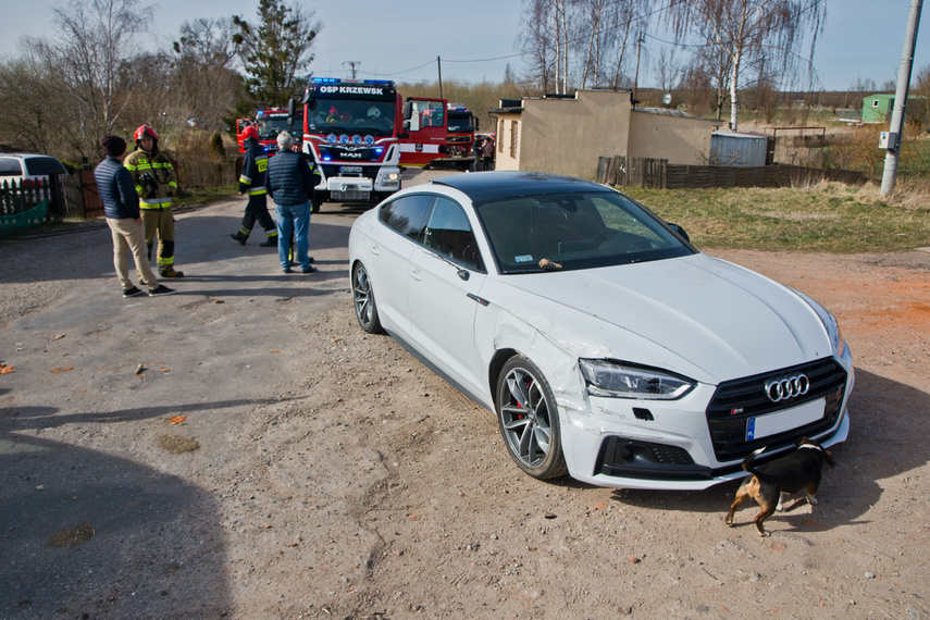 Uszkodzony most po zderzeniu dwóch aut zdjęcie nr 258015