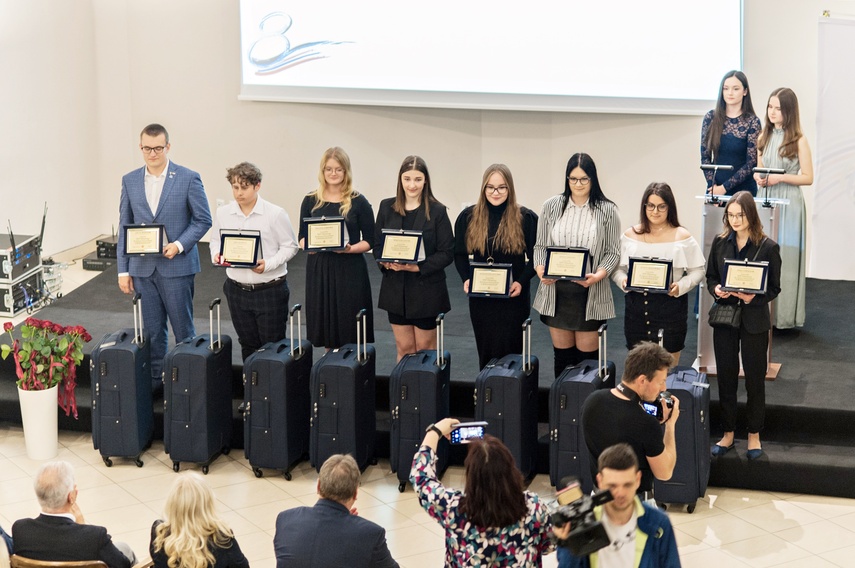 Są wspaniali i jest ich ośmioro zdjęcie nr 261369