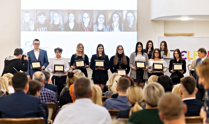 Są wspaniali i jest ich ośmioro zdjęcie nr 261368