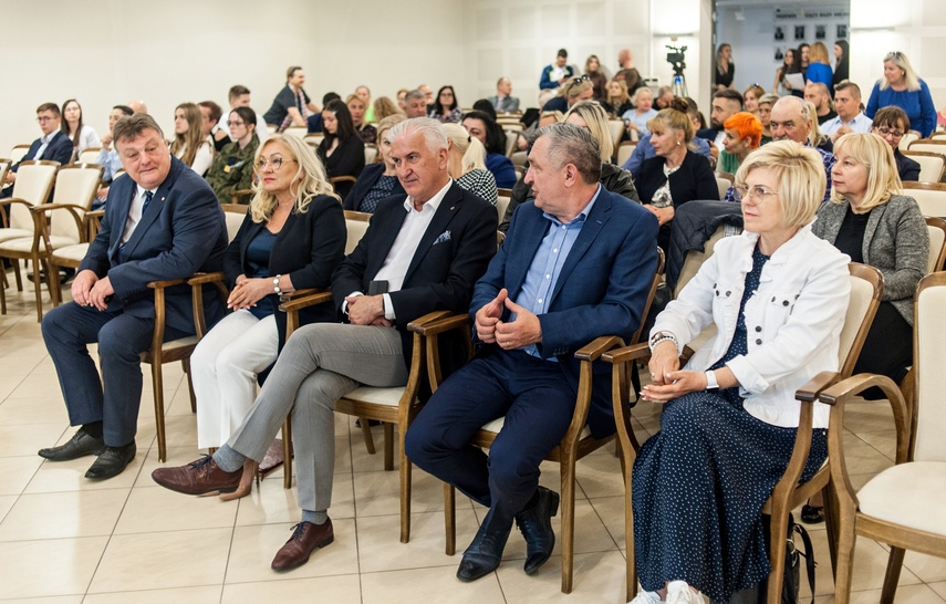 Są wspaniali i jest ich ośmioro zdjęcie nr 261350