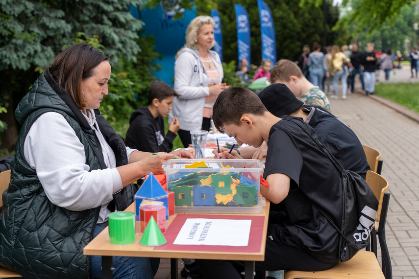 Festyn sąsiedzki z okazji Dnia Dziecka w SP 21  zdjęcie nr 261728