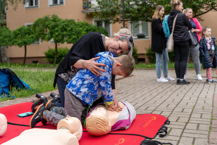 Festyn sąsiedzki z okazji Dnia Dziecka w SP 21  zdjęcie nr 261726