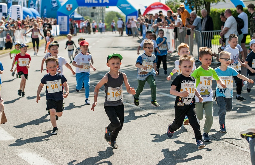 Biegowa rywalizacja pod znakiem Piekarczyka zdjęcie nr 261871