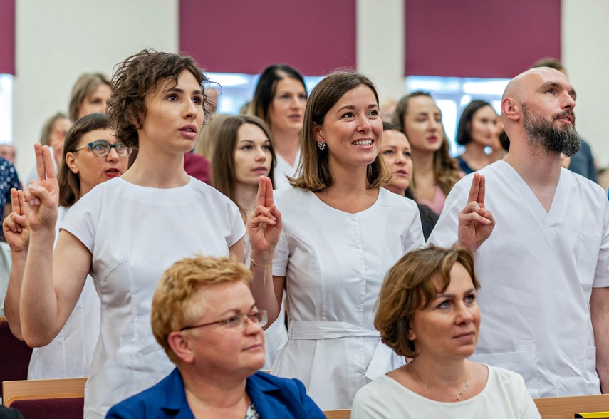 "Pielęgniarstwo to zawód, nauka i sztuka" zdjęcie nr 262570