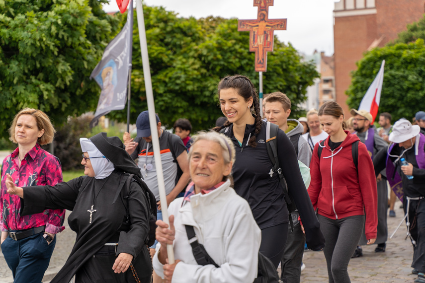 Pielgrzymi wyruszyli na Jasną Górę po raz trzydziesty zdjęcie nr 265980