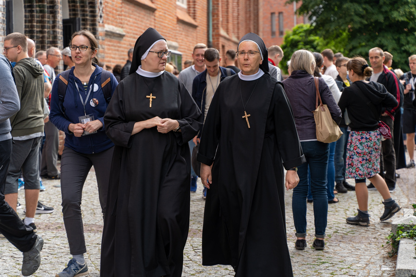 Pielgrzymi wyruszyli na Jasną Górę po raz trzydziesty zdjęcie nr 265931