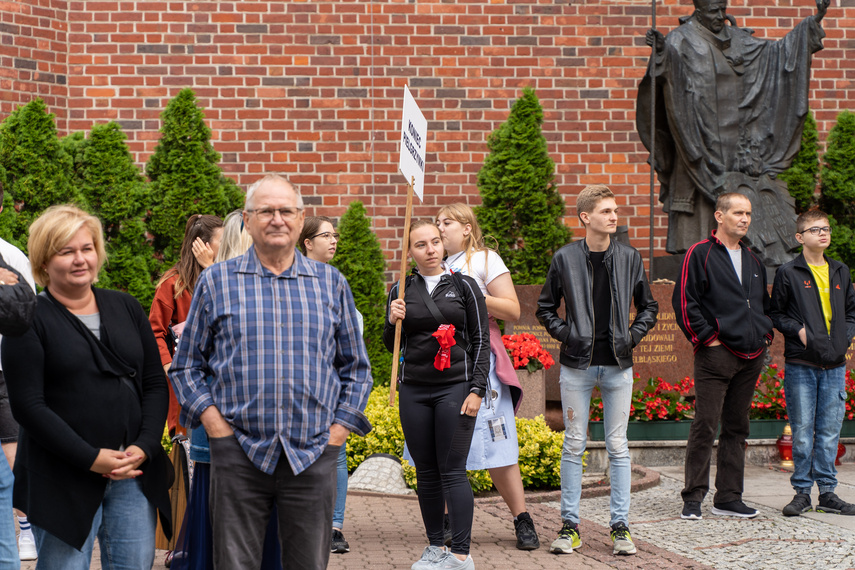 Pielgrzymi wyruszyli na Jasną Górę po raz trzydziesty zdjęcie nr 265951