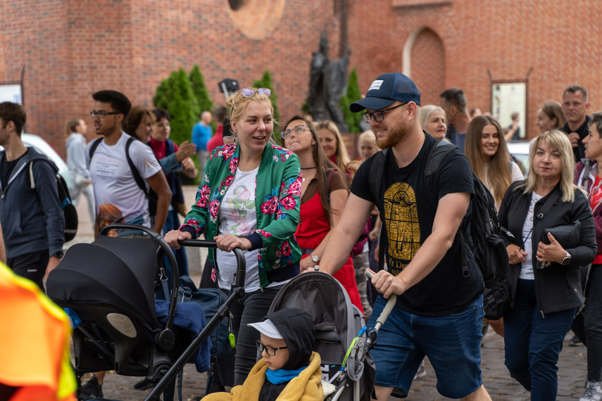 Pielgrzymi wyruszyli na Jasną Górę po raz trzydziesty zdjęcie nr 265971